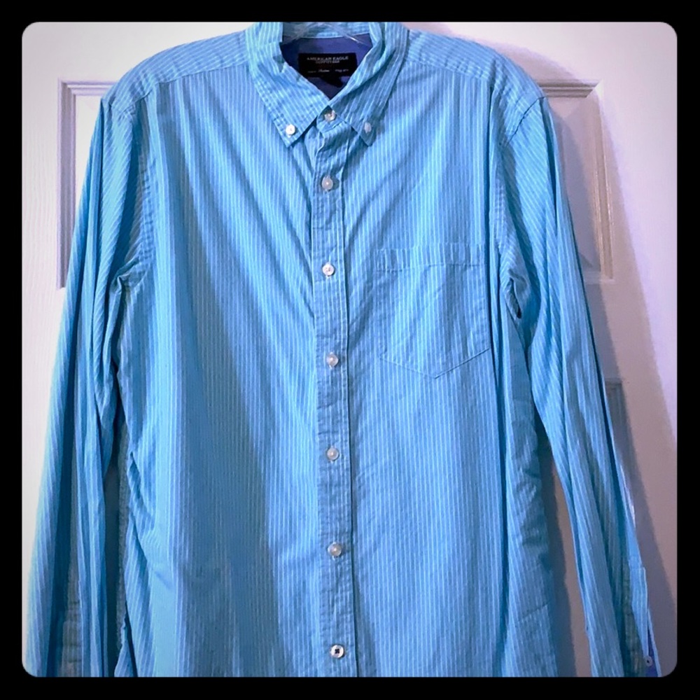 American Eagle Size medium button down shirt !